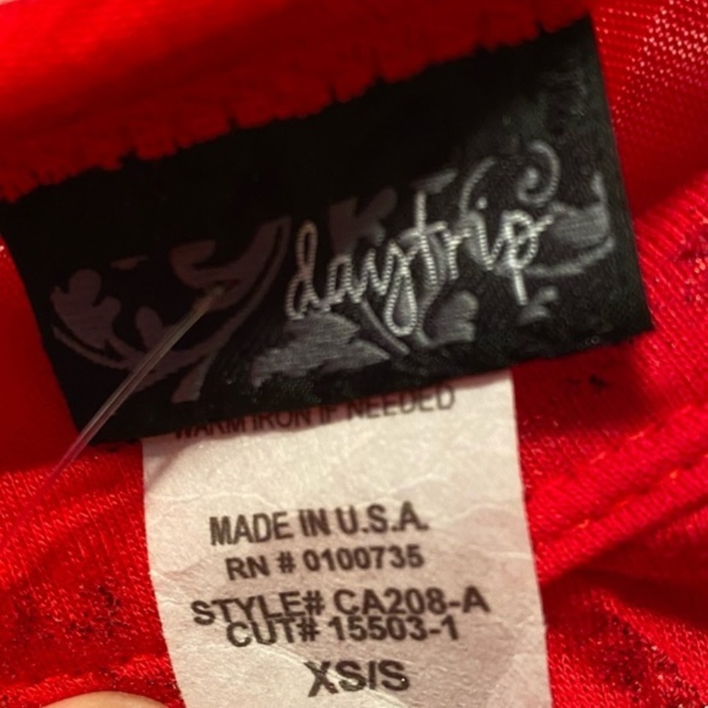 Day Trip Shirt Women’s Size XS Red Top‎ New With Tags Pull Over Short Sleeve - Picture 3 of 7